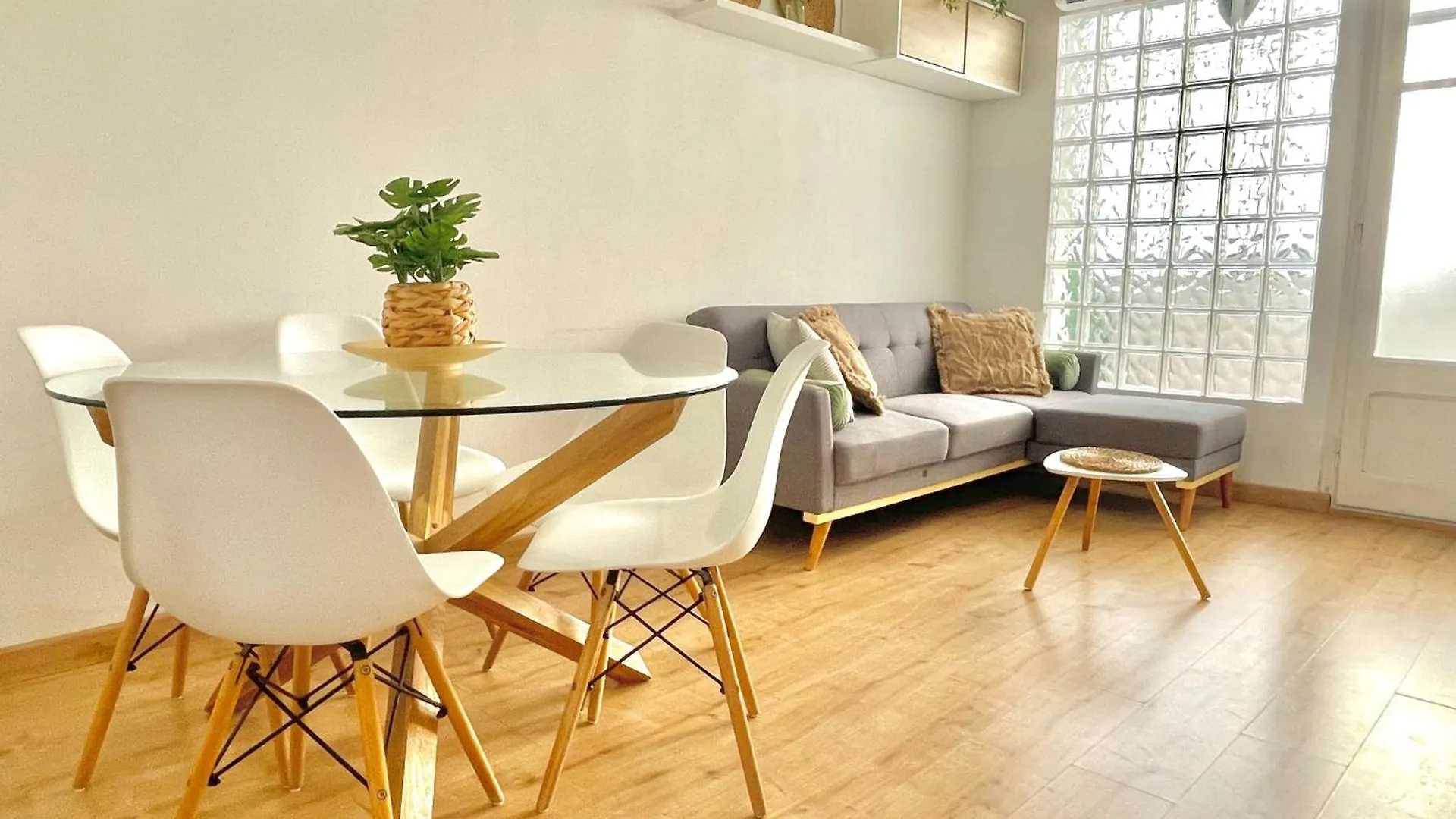 Apartamento Atico Con Terraza En El Centro De Tarragona España